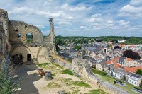 Die Burgruine in Valkenburg ist vom ganzen Stadtgebiet aus zu sehen
