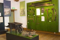 Die Ausstellungsräume im Südflügel zeigen die Geschichte des Schlosses der Forstwirtschaft und der Jagd in den Niederlanden in Bildern
