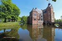 Schloss Cannenburch Holland im Sommer